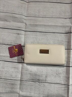 Alfa Bags Cream Zip-Around Wallet with Gold Accents